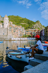 意大利辛克特尔市Vernazza的Picturesque沿海村庄 夏天 美丽的图片