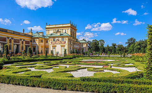 华沙/波兰   2019年8月4日 皇家威尔诺宫和华沙花园 约翰三世·索比斯基国王的住所 欧洲 地标图片