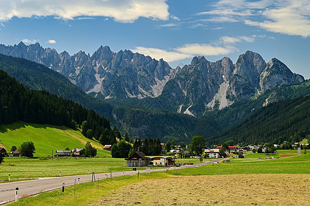 Gosausee - 奥地利山中美丽的湖 Dachstein山下 阿尔卑斯山脉的游客点 小路 顶峰图片