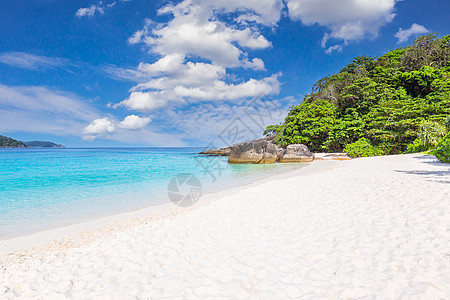 美丽的沙滩 波浪在斯米兰群岛的沙滩上撞击 泰国斯米兰国家公园美丽的热带海斯米兰岛 4 号 自然 石头图片