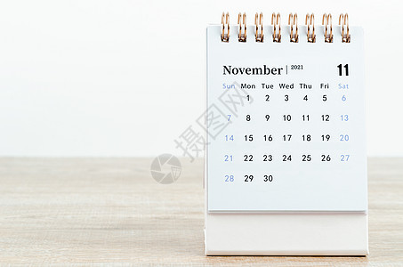 2021年11月日历在木制桌上 木制的 空的 桌子图片