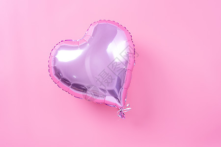 粉色心形气球情人节最小设计概念 — 美丽的真心形箔气球隔离在淡粉色背景 顶视图 平躺 摄影上方 挫败 浪漫背景