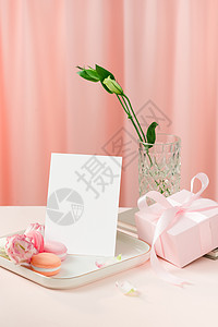 纪念日 母亲节或妇女节假日概念以及蛋糕和礼物 国际的 女士图片