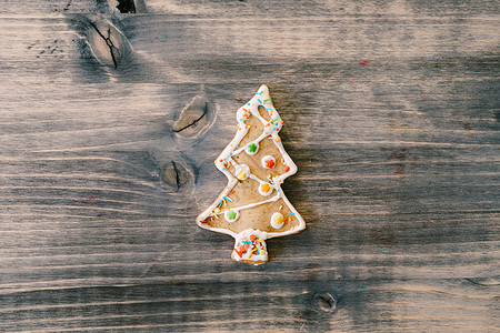 节日食品 厨房背景 木桌上自制姜饼的质地 圣诞节和新年庆祝活动的传统图片