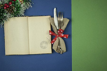 配有红丝带的旧银器 庆典 圣诞节 餐巾 刀 解雇 午餐图片