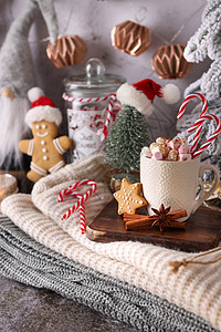 圣诞糖果甘蔗心脏形状 bokeh背景 装饰风格高清图片