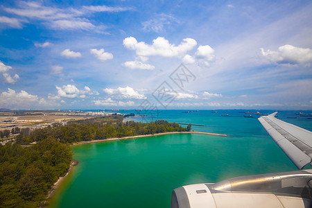 从登陆飞机的足座上看到热带海洋海岸 其位置是图片