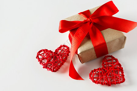 白背景的情人节礼物和红心 母亲节 框架 盒子图片