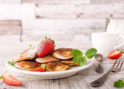 荷兰迷你煎饼 叫做Poffertjes 薄荷图片