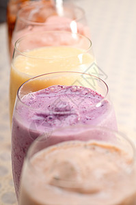 选择长饮料的水果 茶点 冰 酒吧 寒冷的 玻璃图片