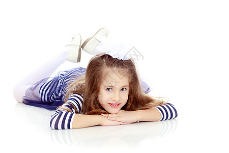 小女孩躺在地上 脸 红色的 年轻的 可爱的 假期背景图片
