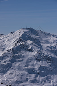 寒冬美丽的山地风景 季节 天空 户外 滑雪 树 山脉图片