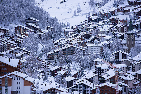 泽马特河谷 瓦莱州 冬天 房子 山 环境 瑞士人背景图片