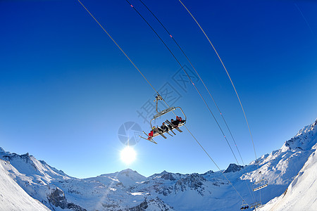 瑞士阿尔卑斯山滑雪电梯 快乐的 娱乐 女士 高的 瑞士人 女性 蓝色的背景