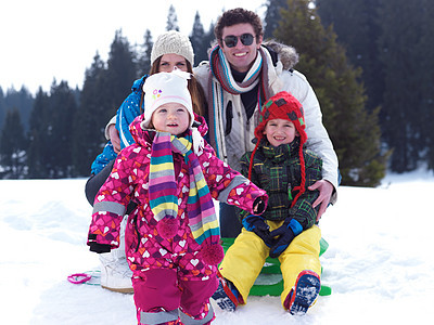 冬冬冬季家庭 假期 雪橇 季节 户外 女士图片