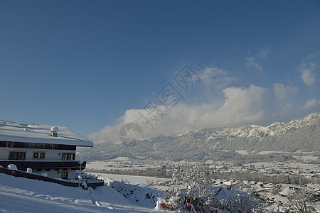 冬季山地景观 云 美丽的 降雪 雪 寒冷的 蓝色的图片