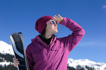 冬季妇女滑雪 女孩 健康 美丽 山 滑雪者 寒冷的 木板图片