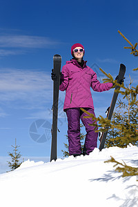 冬季妇女滑雪 女孩 山 成人 户外 蓝色的 木板 美丽图片