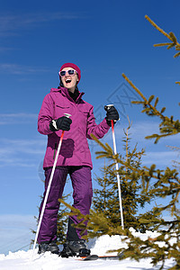 冬季妇女滑雪 阿尔卑斯山 蓝色的 美丽 娱乐 山 滑雪者 女性图片