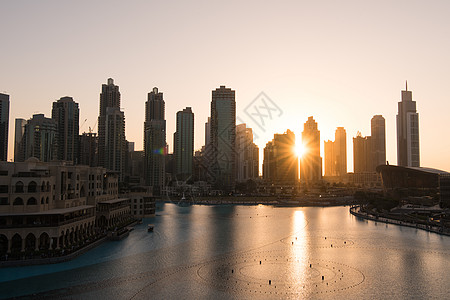 迪拜的音乐喷泉 晚上 全景 夏天 城市 迪拜塔 塔图片