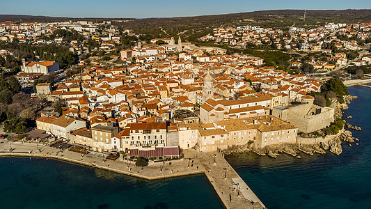 克尔克岛 克尔克岛 亚得里亚海克瓦内尔湾 克罗地亚 欧洲历史悠久的亚得里亚海小镇的鸟瞰图 海滨 城市景观图片