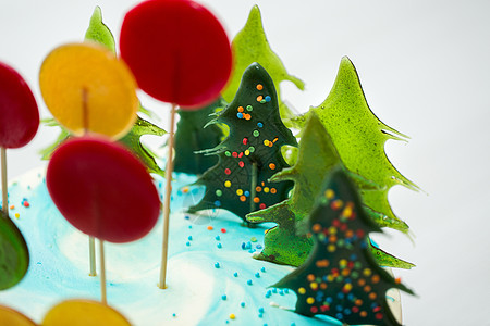 棒棒糖是圆的 形状像蛋糕上的圣诞树图片