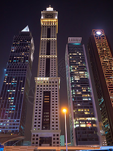 迪拜市中心夜景和摩天大楼 反射 地标 晚上 街道图片