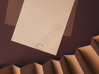 米色和棕色 A4 纸作为办公文具平铺 奢侈品牌平铺和品牌标识设计 用于模型 工作和创意 小样 信封图片