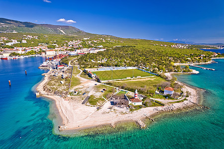 Kvarner湾海滩和灯塔空中观察的Kraljevica镇 别墅 海岸线图片