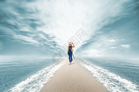 女性背影海边游玩设计图片