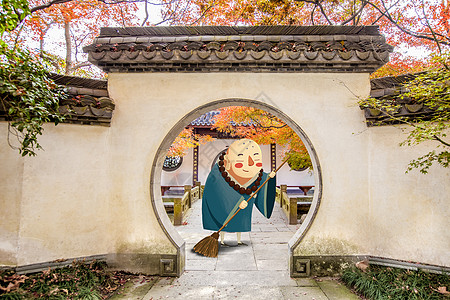 扫地僧侣古风建筑林园高清图片