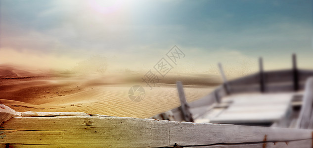 沙漠中的木船图片