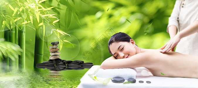 放开胸怀的年轻性感美女