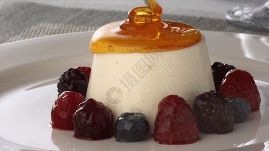 栗子蛋糕水果甜品GIF高清图片