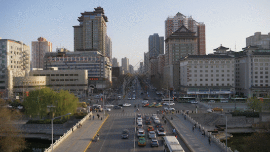 高楼大厦城市车辆穿梭GIF高清图片