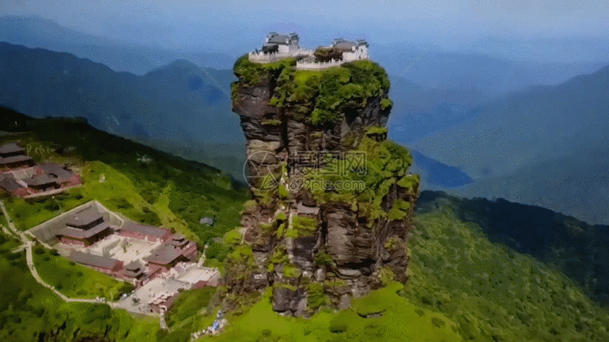 gif动图 实景动图  航拍大山建筑物gif.gif