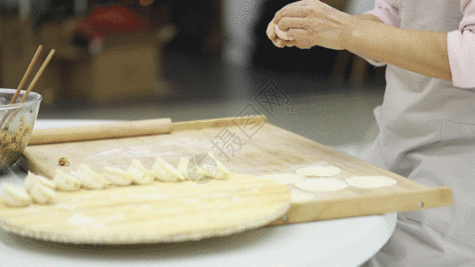 荞麦包包水饺GIF高清图片