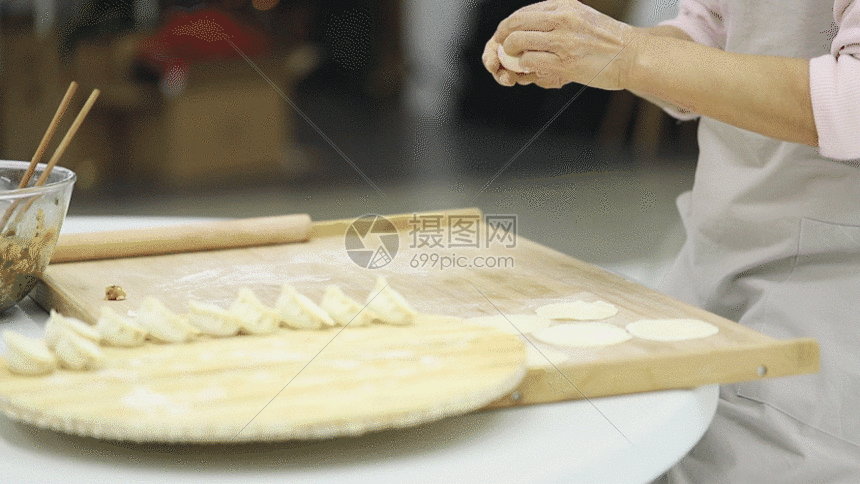 包水饺GIF图片