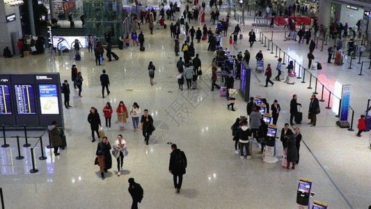 机场来往旅客GIF图片