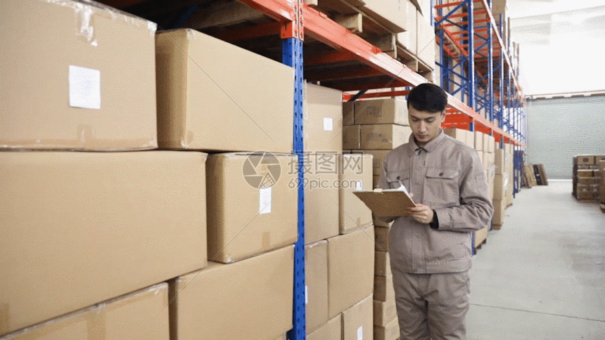 物流仓储管理员货物盘点gif