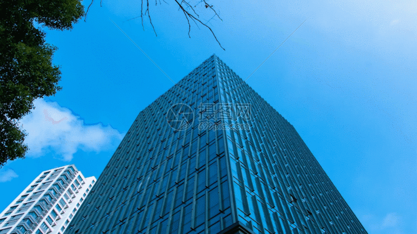 仰视高楼云层飘动延时摄影gif动图图片-正版gif素材