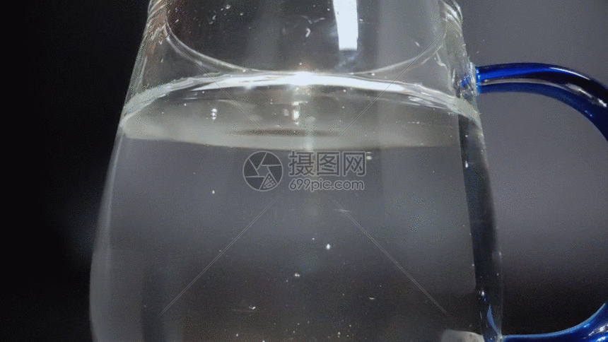 gif动图 实景动图  水中蓝莓gif  最大尺寸889 × 500 字体版权本作品