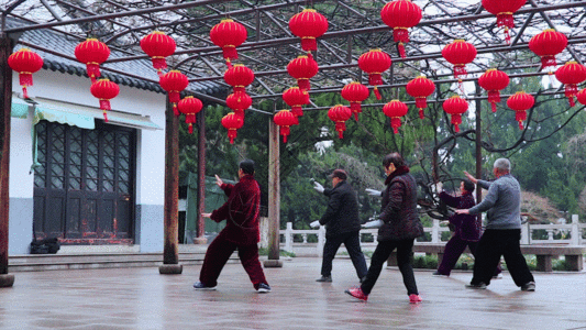 健康老人清晨锻炼GIF高清图片