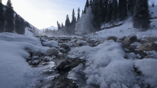 中古温泉新疆冬季山区雪景河流GIF高清图片