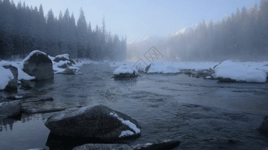 喀纳斯湾新疆喀纳斯冬季河流雪景GIF高清图片