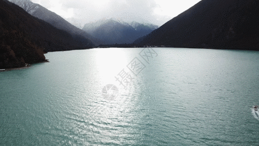 西藏巴松措错高湖高清航拍GIF图片