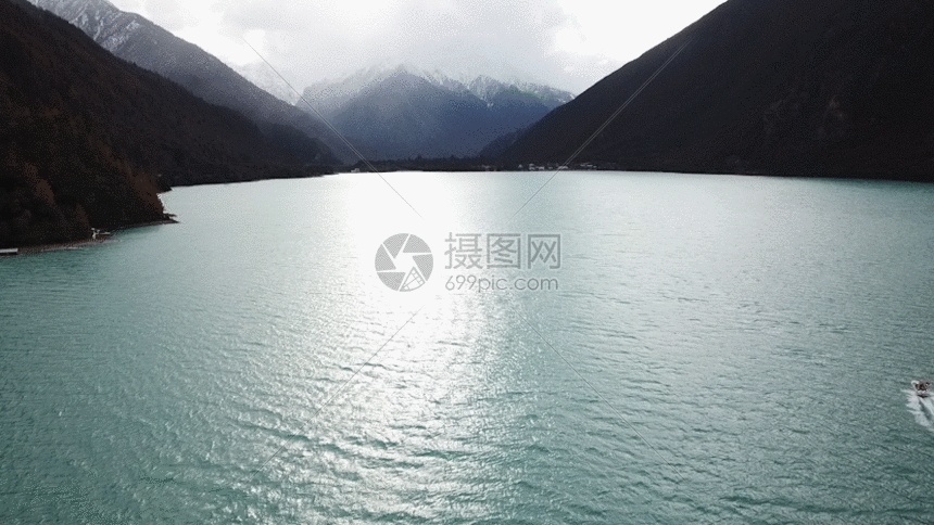 西藏巴松措错高湖高清航拍GIF图片