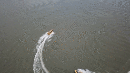 西藏尼洋河游艇航拍GIF图片