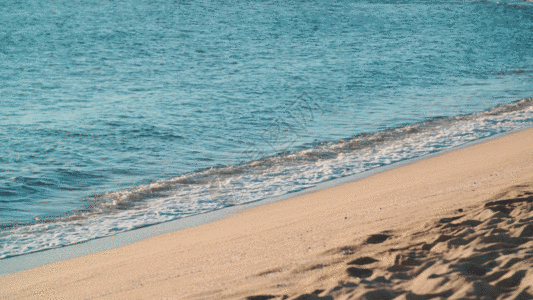 海浪冲击沙滩GIF高清图片