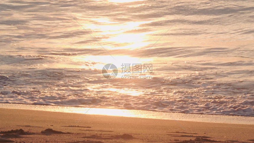 太阳升起平静的海洋海浪海滩沙滩GIF图片